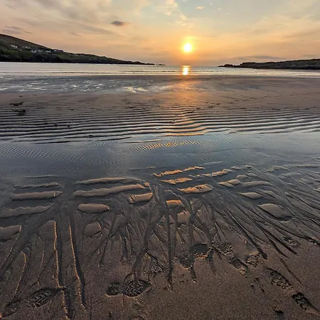An Teach Beag Glencolmcille, Little From