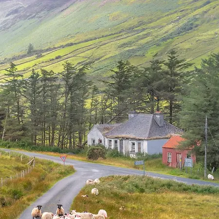 Apartment An Teach Beag Glencolmcille, Little From *