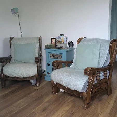 An Teach Beag Glencolmcille, Little From Apartment