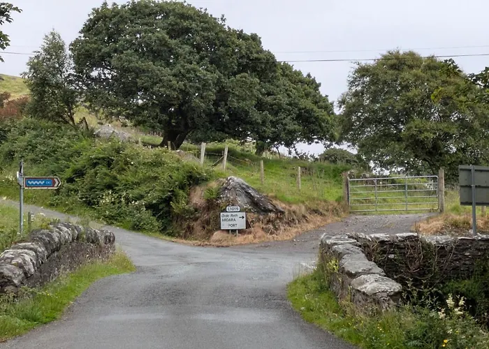 An Teach Beag Glencolmcille, Little From