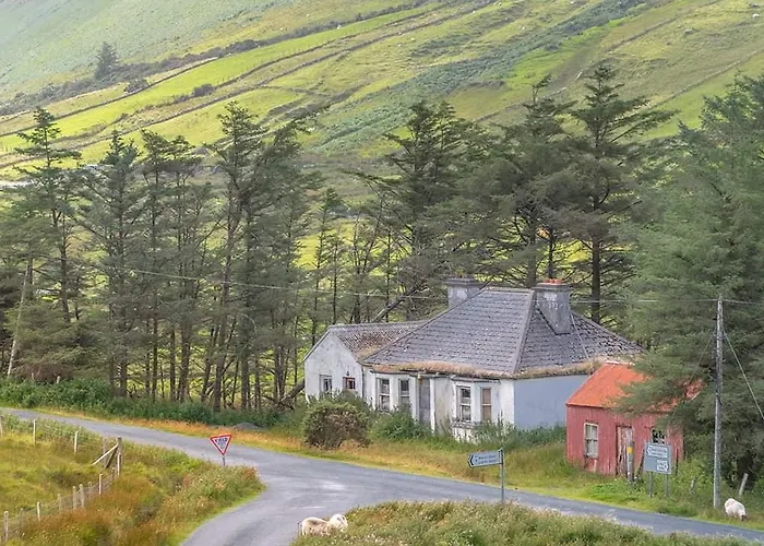 Апартаменты An Teach Beag Glencolmcille, Little From *